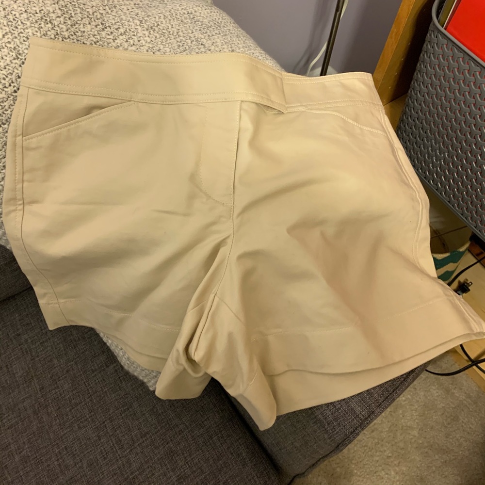 Ann Taylor Signature Shorts Size 6 petite